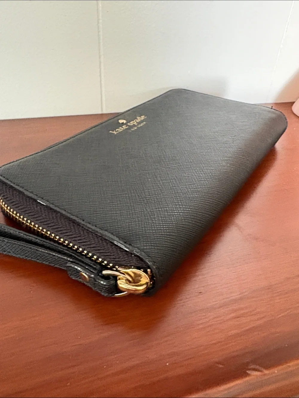 Kate Spade New York Black Saffiano Leather Zip Wallet Wristlet Clutch Carryall